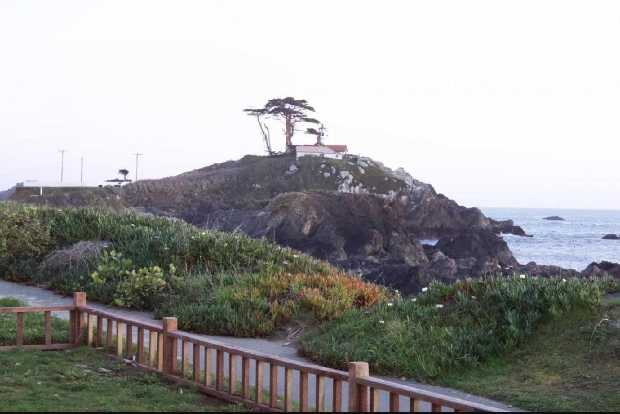 Private Home - Playground, Jumping Mat, Bbq, Darts, Firepit, Gazebo, 4 Smart Tvs, White Cotton Bedding, - The Redwood Cul-De Sac Beach Retreat Crescent City Bagian luar foto
