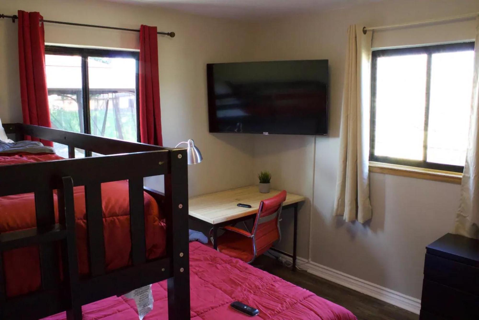 Private Home - Playground, Jumping Mat, Bbq, Darts, Firepit, Gazebo, 4 Smart Tvs, White Cotton Bedding, - The Redwood Cul-De Sac Beach Retreat Crescent City Bagian luar foto