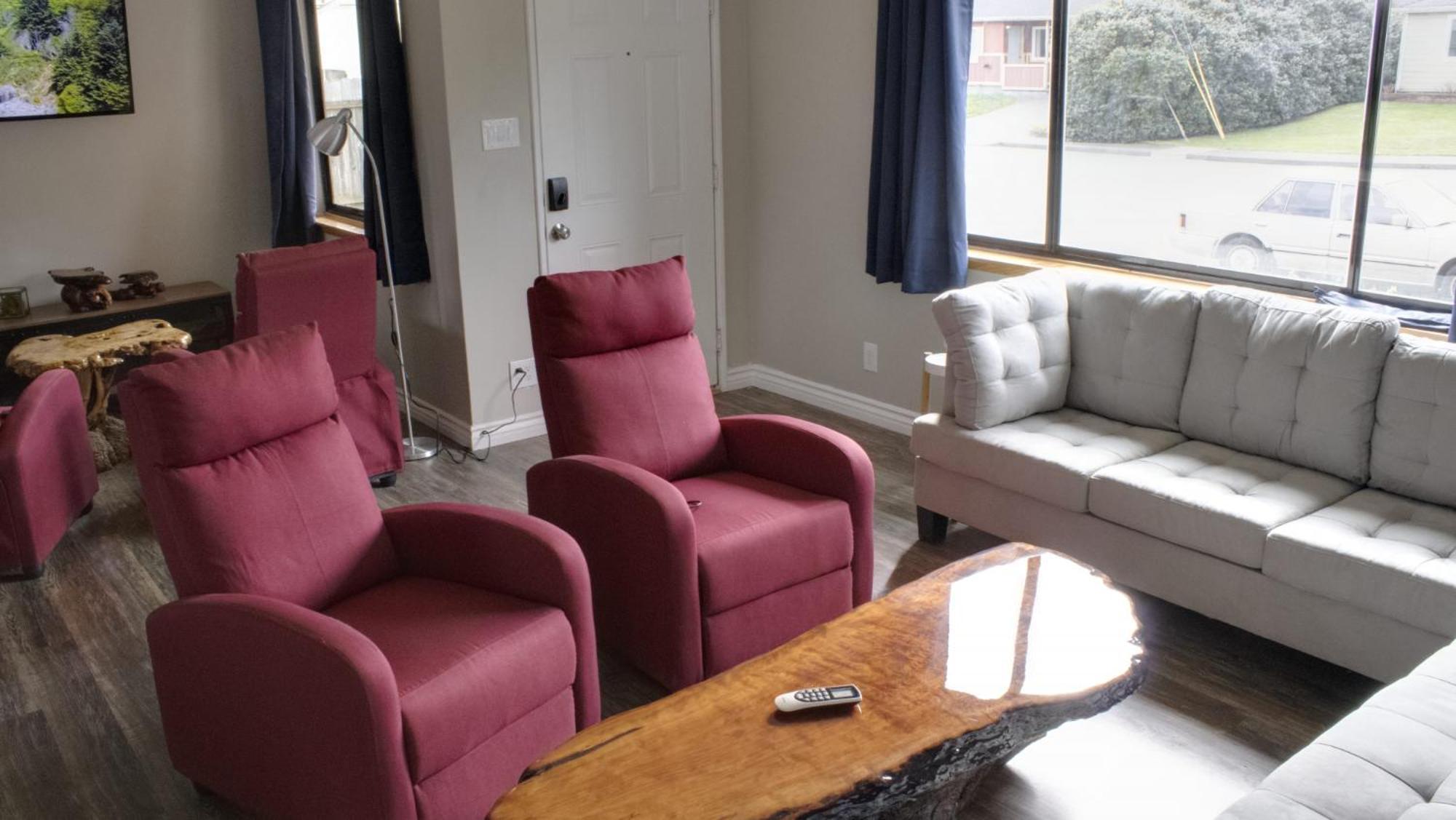 Private Home - Playground, Jumping Mat, Bbq, Darts, Firepit, Gazebo, 4 Smart Tvs, White Cotton Bedding, - The Redwood Cul-De Sac Beach Retreat Crescent City Bagian luar foto